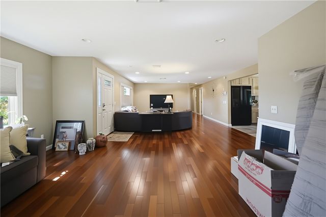 29 Sayles Hill Road, Lincoln, RI 02838