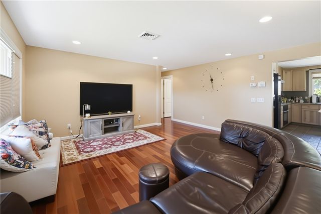 29 Sayles Hill Road, Lincoln, RI 02838