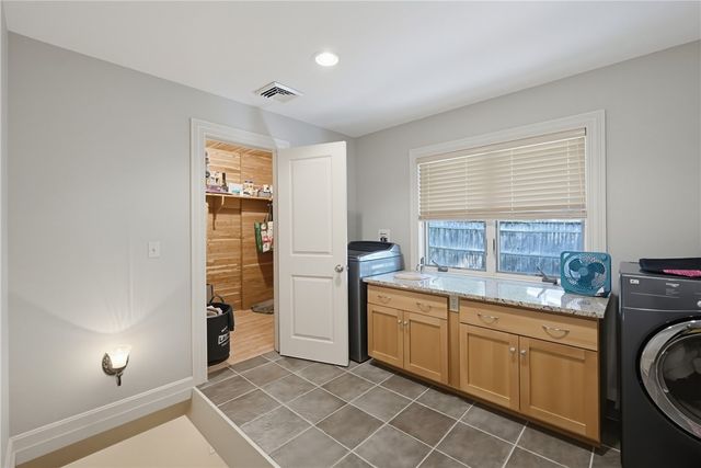 29 Sayles Hill Road, Lincoln, RI 02838