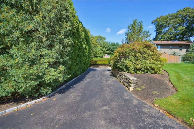 29 Sayles Hill Road, Lincoln, RI 02838