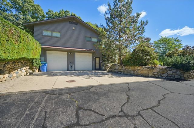 29 Sayles Hill Road, Lincoln, RI 02838