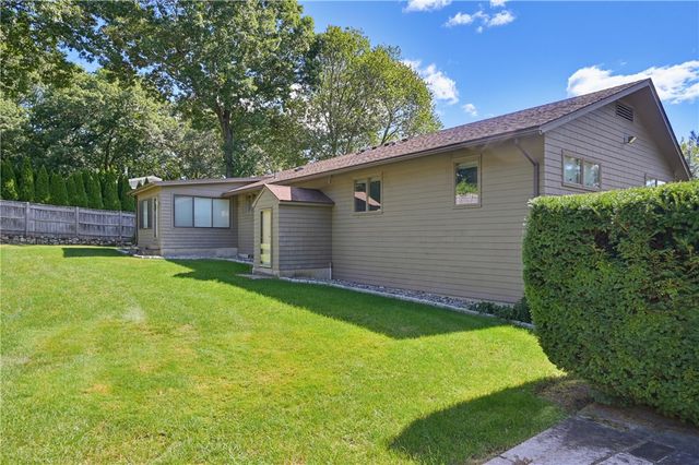29 Sayles Hill Road, Lincoln, RI 02838