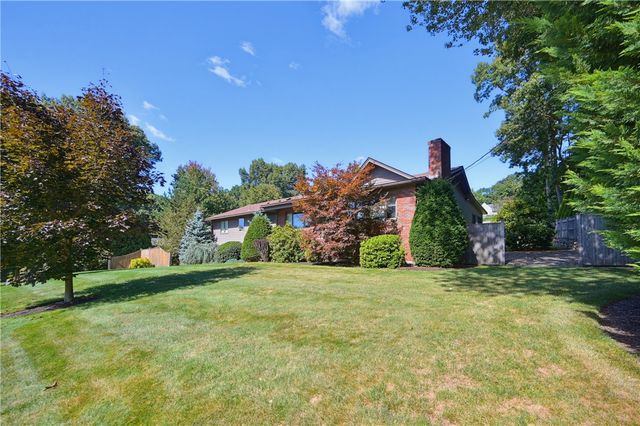 29 Sayles Hill Road, Lincoln, RI 02838
