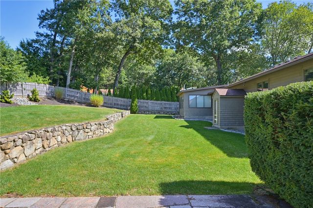 29 Sayles Hill Road, Lincoln, RI 02838