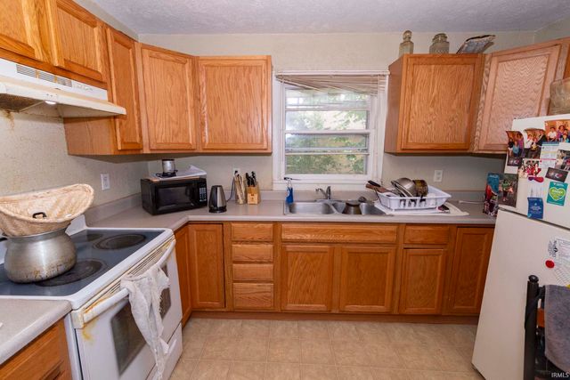 919 N Saint Louis Boulevard, South Bend, IN 46617