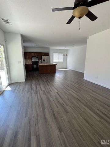 7210 Olen Arnold Avenue, Bakersfield, CA 93307