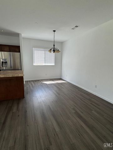 7210 Olen Arnold Avenue, Bakersfield, CA 93307