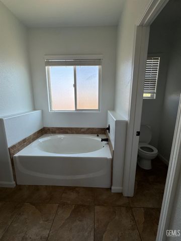 7210 Olen Arnold Avenue, Bakersfield, CA 93307