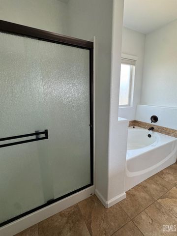 7210 Olen Arnold Avenue, Bakersfield, CA 93307