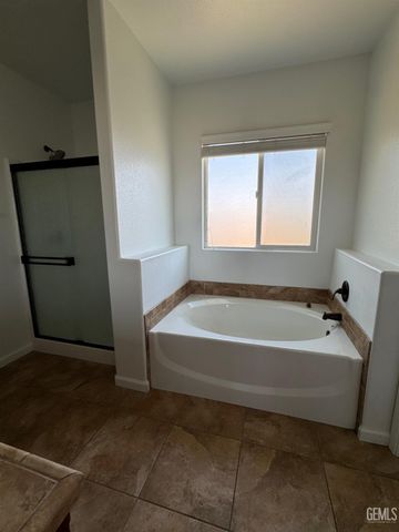 7210 Olen Arnold Avenue, Bakersfield, CA 93307