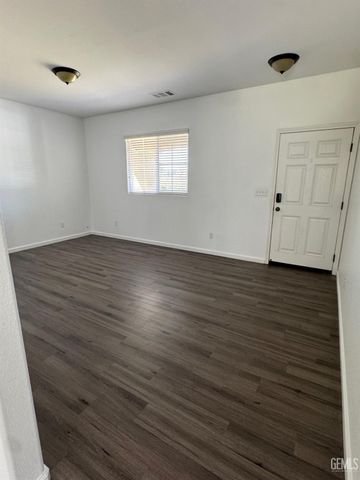 7210 Olen Arnold Avenue, Bakersfield, CA 93307