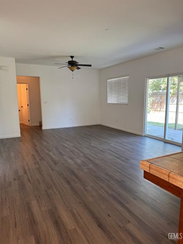 7210 Olen Arnold Avenue, Bakersfield, CA 93307