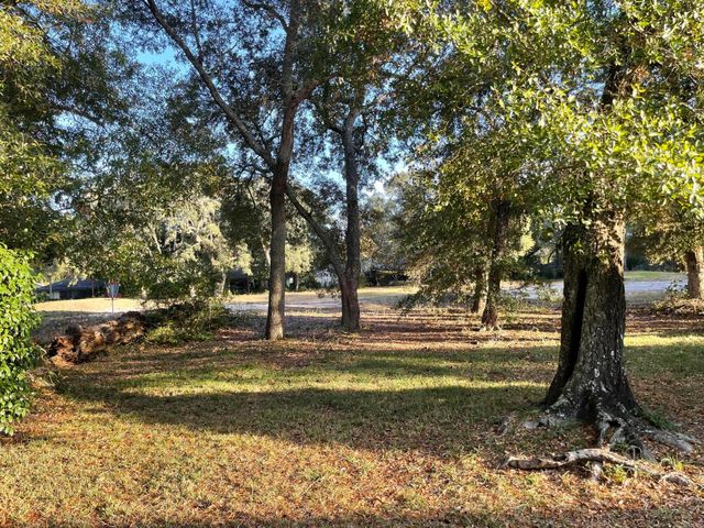 830 Fairway Lakes Drive, Niceville, FL 32578