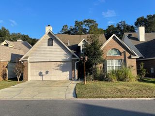 830 Fairway Lakes Drive, Niceville, FL 32578