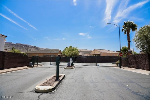 138 Camino Capri, Henderson, NV 89012