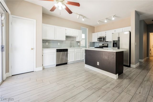 138 Camino Capri, Henderson, NV 89012