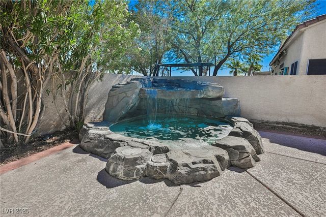 138 Camino Capri, Henderson, NV 89012