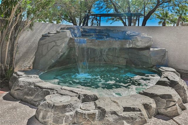 138 Camino Capri, Henderson, NV 89012