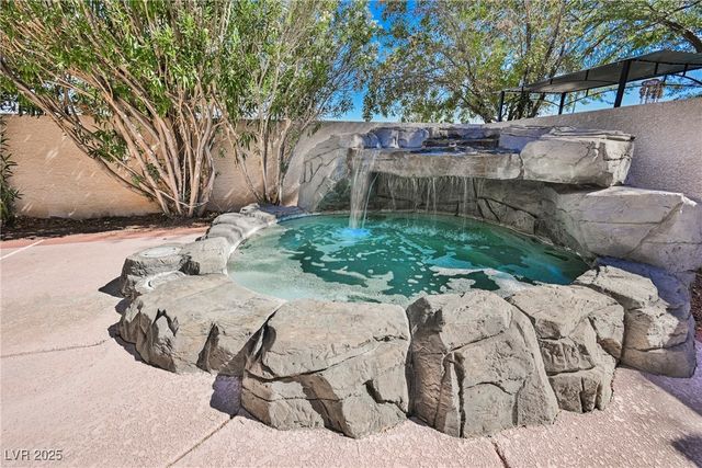 138 Camino Capri, Henderson, NV 89012