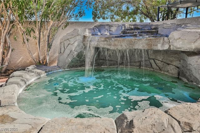 138 Camino Capri, Henderson, NV 89012