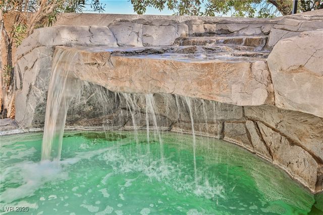 138 Camino Capri, Henderson, NV 89012