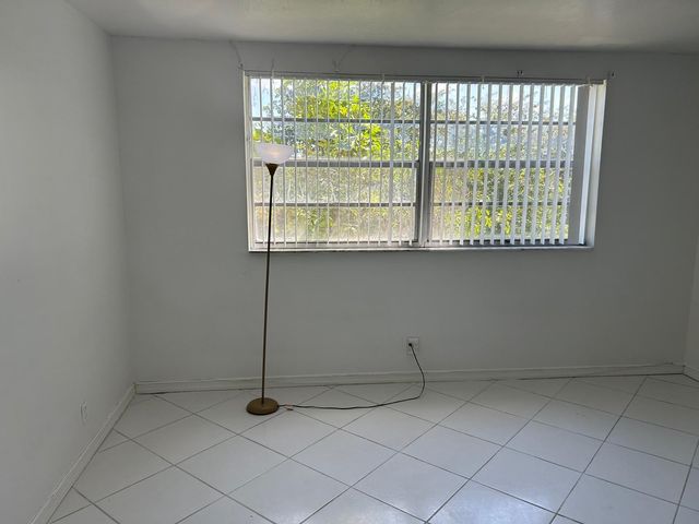 3900 NW 76th Avenue, Sunrise, FL 33351