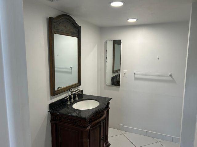 3900 NW 76th Avenue, Sunrise, FL 33351