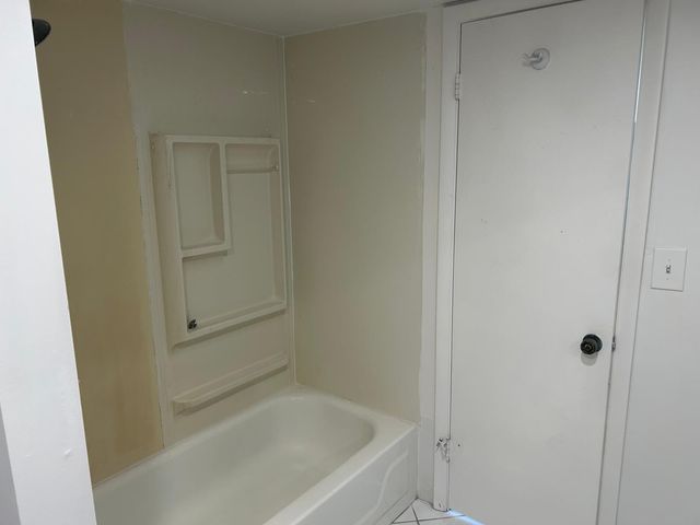 3900 NW 76th Avenue, Sunrise, FL 33351