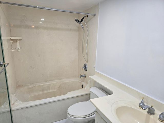 3900 NW 76th Avenue, Sunrise, FL 33351