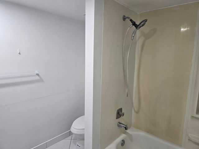 3900 NW 76th Avenue, Sunrise, FL 33351