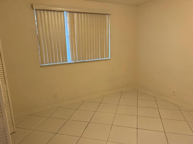 3900 NW 76th Avenue, Sunrise, FL 33351