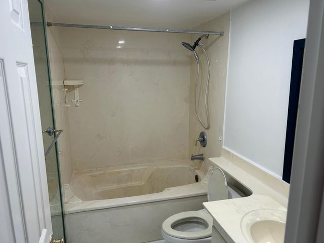 3900 NW 76th Avenue, Sunrise, FL 33351