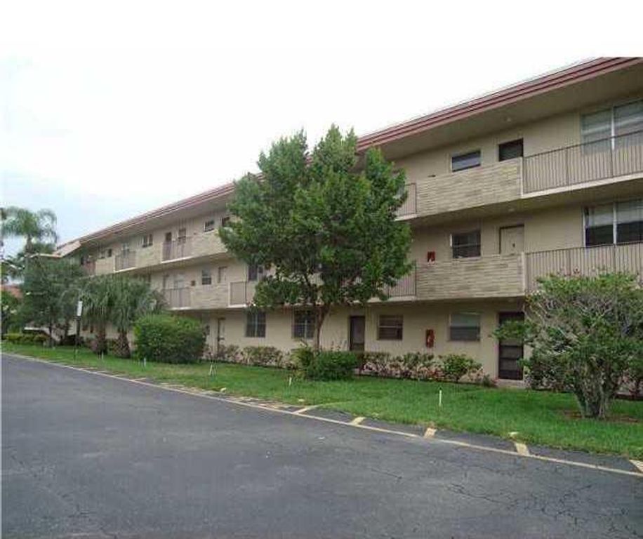 3900 NW 76th Avenue, Sunrise, FL 33351