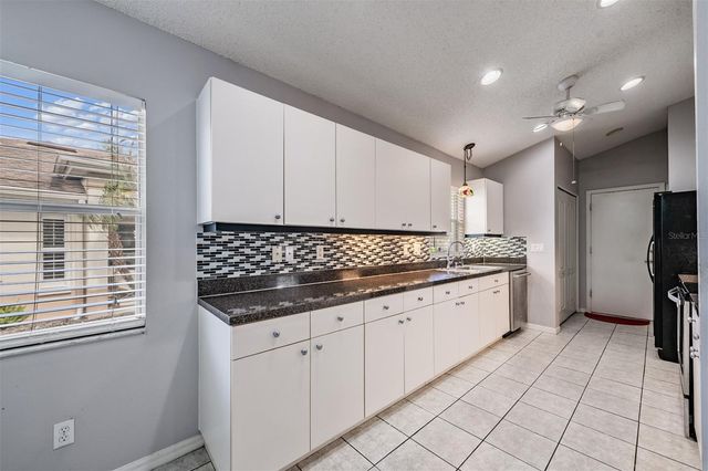 920 VILLEROY GREENS DRIVE, Sun City Center, FL 33573