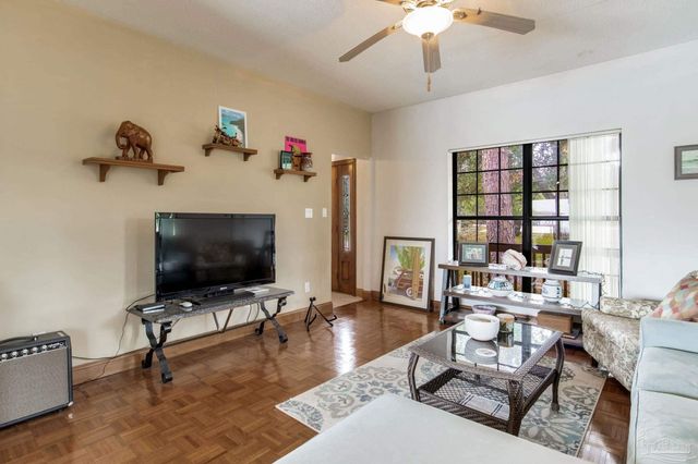 4725 Soundside Dr, Gulf Breeze, FL 32563