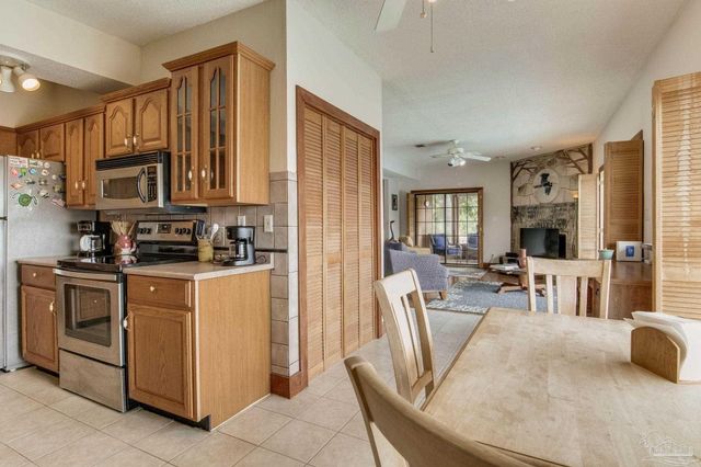 4725 Soundside Dr, Gulf Breeze, FL 32563