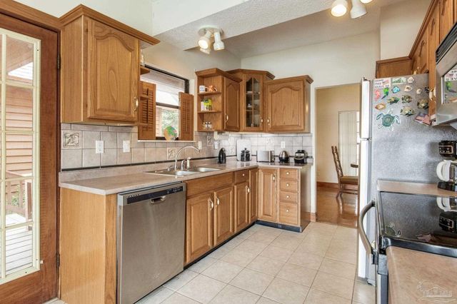 4725 Soundside Dr, Gulf Breeze, FL 32563