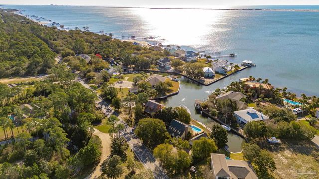 4725 Soundside Dr, Gulf Breeze, FL 32563