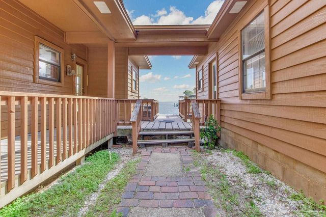 4725 Soundside Dr, Gulf Breeze, FL 32563