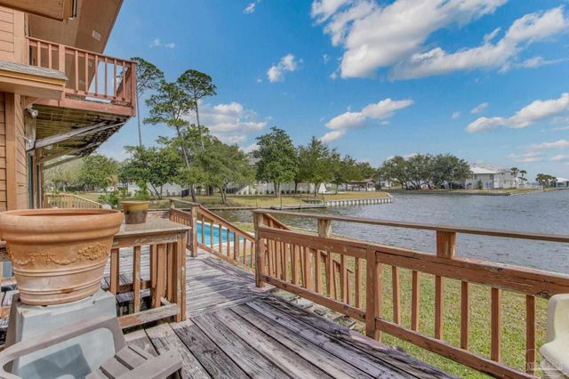 4725 Soundside Dr, Gulf Breeze, FL 32563
