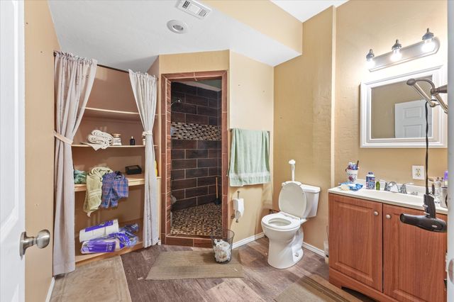 660 Rs County Road 1250, Emory, TX 75440