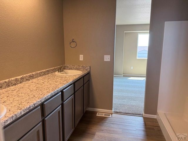 2410 Yankee Ct, Pueblo, CO 81008