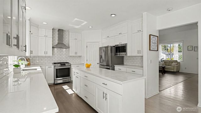 6610 83 Street Ct E, Puyallup, WA 98371
