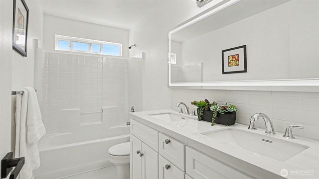 6610 83 Street Ct E, Puyallup, WA 98371