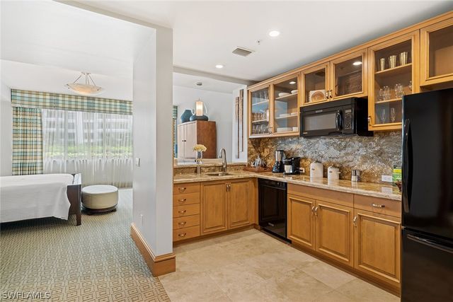 4501 Gulf Shore BLVD N 405, Naples, FL 34103