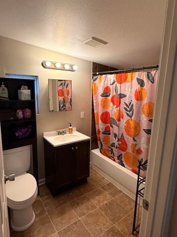 611 14th St SE, Minot, ND 58701