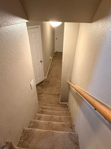 611 14th St SE, Minot, ND 58701