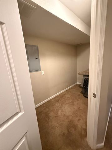 611 14th St SE, Minot, ND 58701