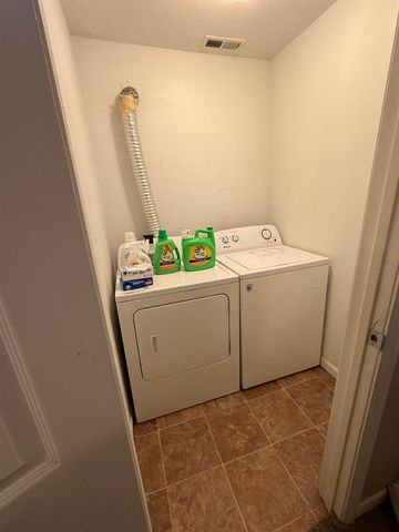 611 14th St SE, Minot, ND 58701