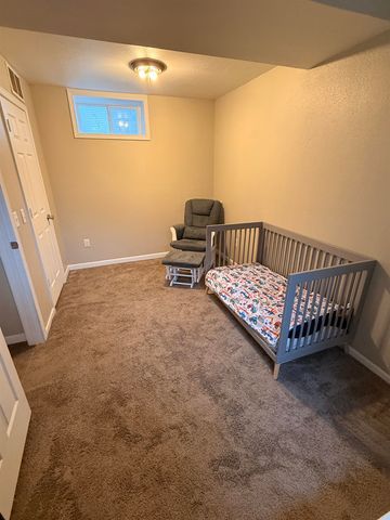 611 14th St SE, Minot, ND 58701